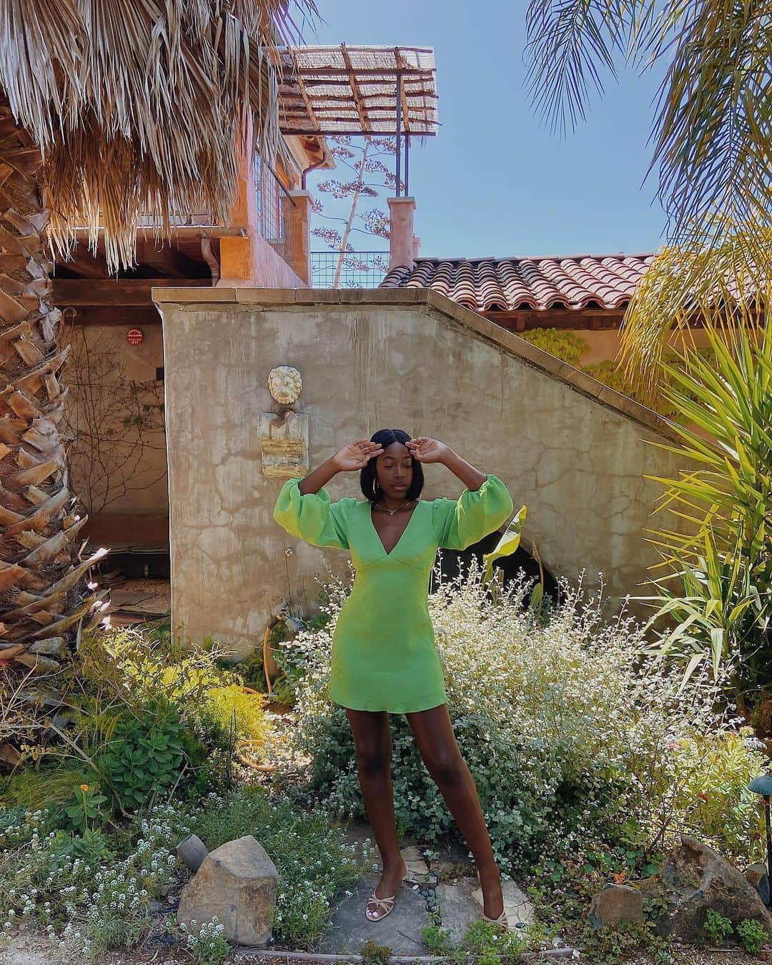 サムエデルマンのインスタグラム：「@itsreallynana styled to perfection in the #Jedda #SamEdelman」