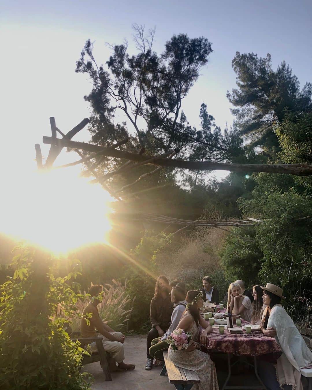 ミア・マエストロのインスタグラム：「Community, community, community 🤍 Gathering together on Friday as some key events coincided global + personally: Solstice, Eclipse, Emancipation, my own Solar Return. Perhaps one of the most memorable June 19th’s in my 💗 as we all gathered after so many months of being apart, after experiencing deep personal loss, after continuously brainstorming on how we can shift this world into a more beautiful, fair and equanimous one, where life and rights are held equal amongst all human beings and our exhausted planet. I’m so full of love for my friends, my family and my extended community for staying present, embodied and active during these crucial times.  Thank you for the bday love 🙏🏻」