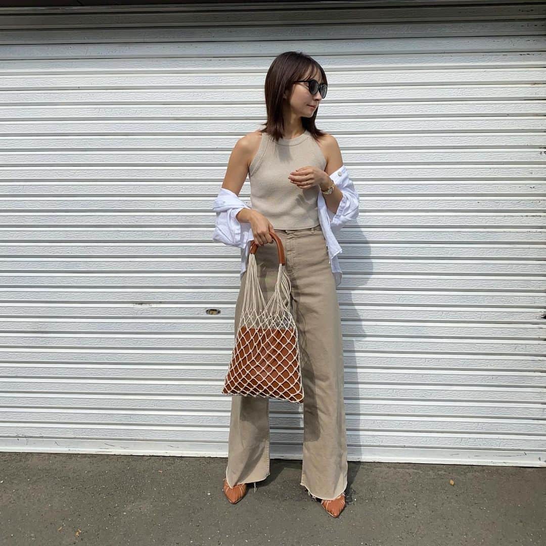 のインスタグラム：「・ code𓃠 ・ ・ アメリカンスリーブトップス　@gu_global  パンツ　@zara  羽織りもZARA ・ ・ ・ ベージュのワントーンコーデ。 この　@gu_for_all_ のアメリカンスリーブが可愛くてブラックも買いました。久々にお洋服を買いましたー。 ・ ・ ・  #ママ#ママコーデ#ママファッション#code #ootd#outfit#mamagirl#北海道ママ#札幌ママ#三児の母#お洒落さんと繋がりたい#プチプラコーデ#今日のコーデ#ママライフ#ロカリ#スナップミー#mineby3mootd#ponte_fashion#4yuuu#きょコ#今日の服#大人カジュアル#主婦#男の子ママ #ビュースタグラマー#mamagirl_sugotoku」