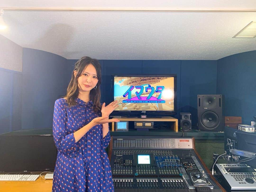 リサ のインスタグラム：「昨夜のBS日テレ「イマウタ」では、特別に私の渾身のイチオシ曲をご紹介！  この春ずっと聴いていた、スチャダラパー @sdp1990_official のNewアルバムから「Forever Young／スチャダラパーからのライムスター」をお届けしました😍 大総集編も終わり、来月からは新コーナーもはじまるのでお楽しみに！  衣装はUNDERCOVER👚 ヘアはFONS @fons_hair @hiro_fons です！ ありがとうございました♡」