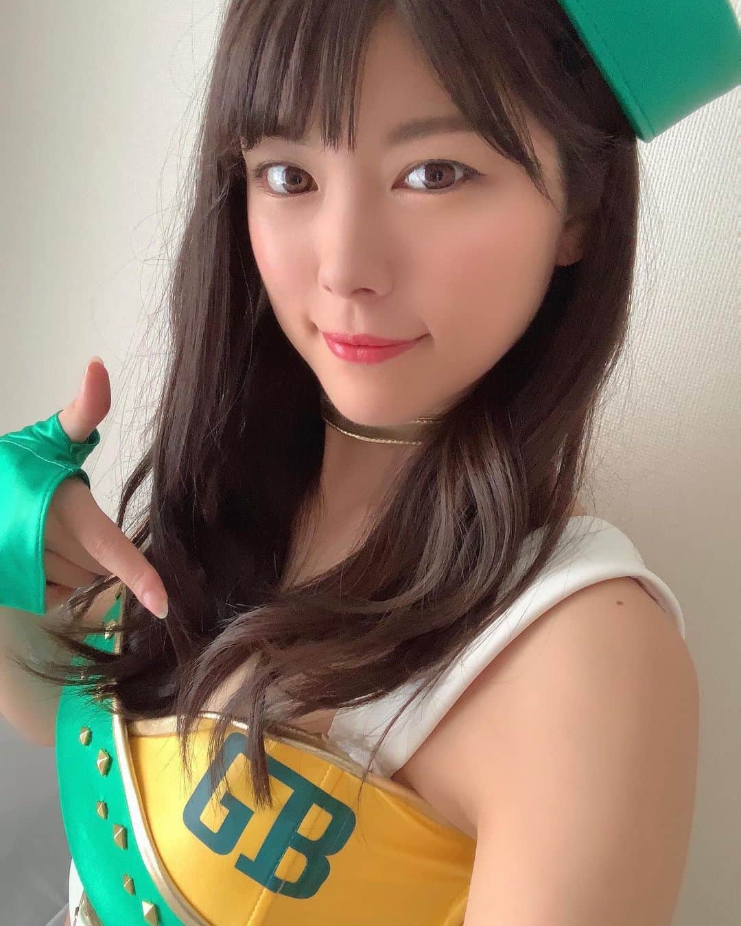 熊林保奈美のインスタグラム：「* . 夏コスにもGBロゴ☺️💚 . 今年は帽子があるから、 ヘアアレンジどんな感じにするか迷うなぁ🤔 今から色々考えるの楽しい🤤 . * #埼玉トヨペット #埼玉トヨペットgreenbrave #supergt #s耐 #86brzrace #レースクイーン #RQ #熊林保奈美 #道産子 #Japanesegirl #paddokgirls #pitgirl #instalike #맞팔」