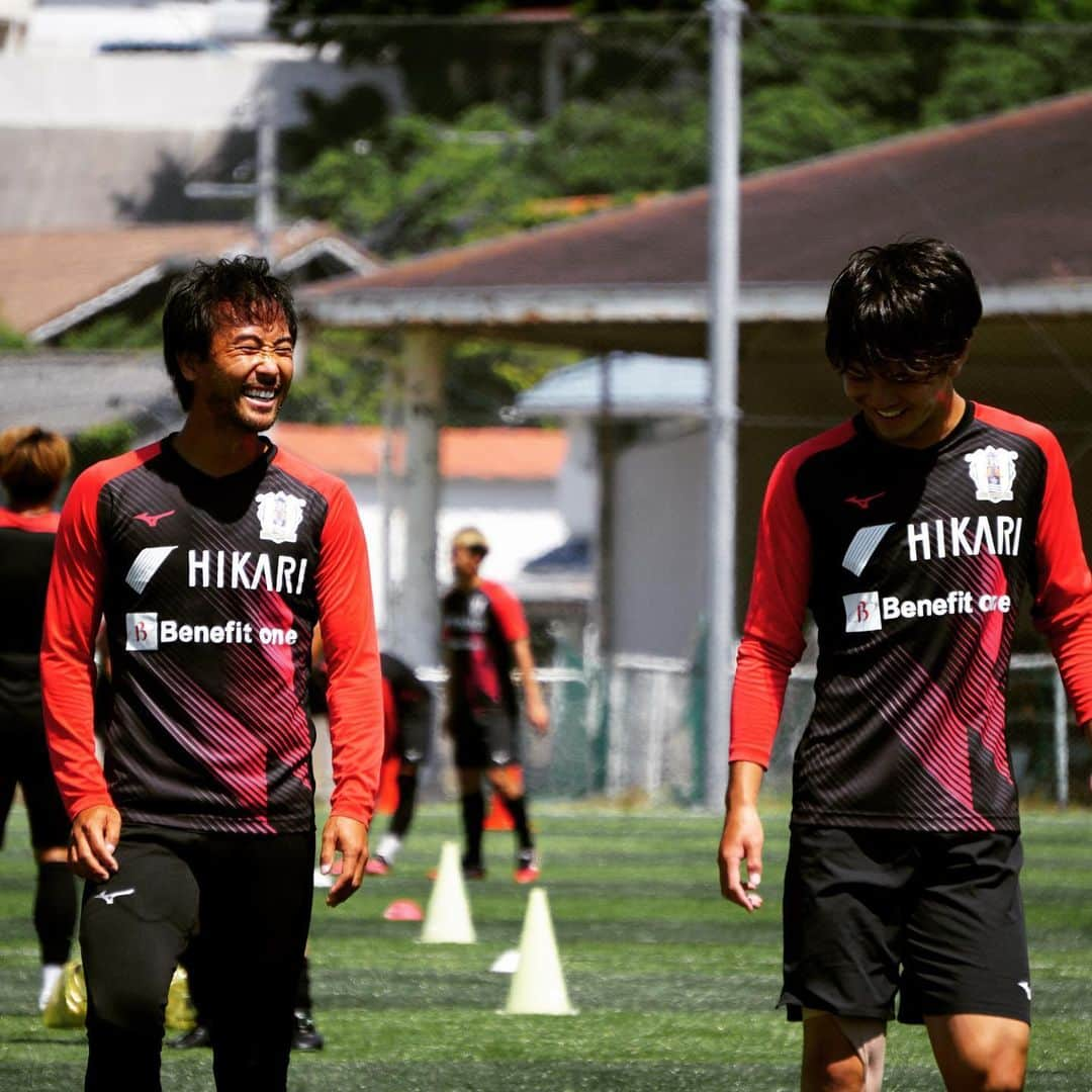 愛媛FCさんのインスタグラム写真 - (愛媛FCInstagram)「today's training💪 オフ明けはフィジカル💪💪 再開まであと4日⚽️ #Jリーグ #DAZN  #田中裕人 #三原秀真 #山瀬功治 #横谷繁 #前野貴徳 #吉田晴稀 #長沼洋一 #茂木力也 #西岡大志 #清川流石  #愛媛FC #ehimefc  #梅津寺」6月23日 14時11分 - ehimefc12