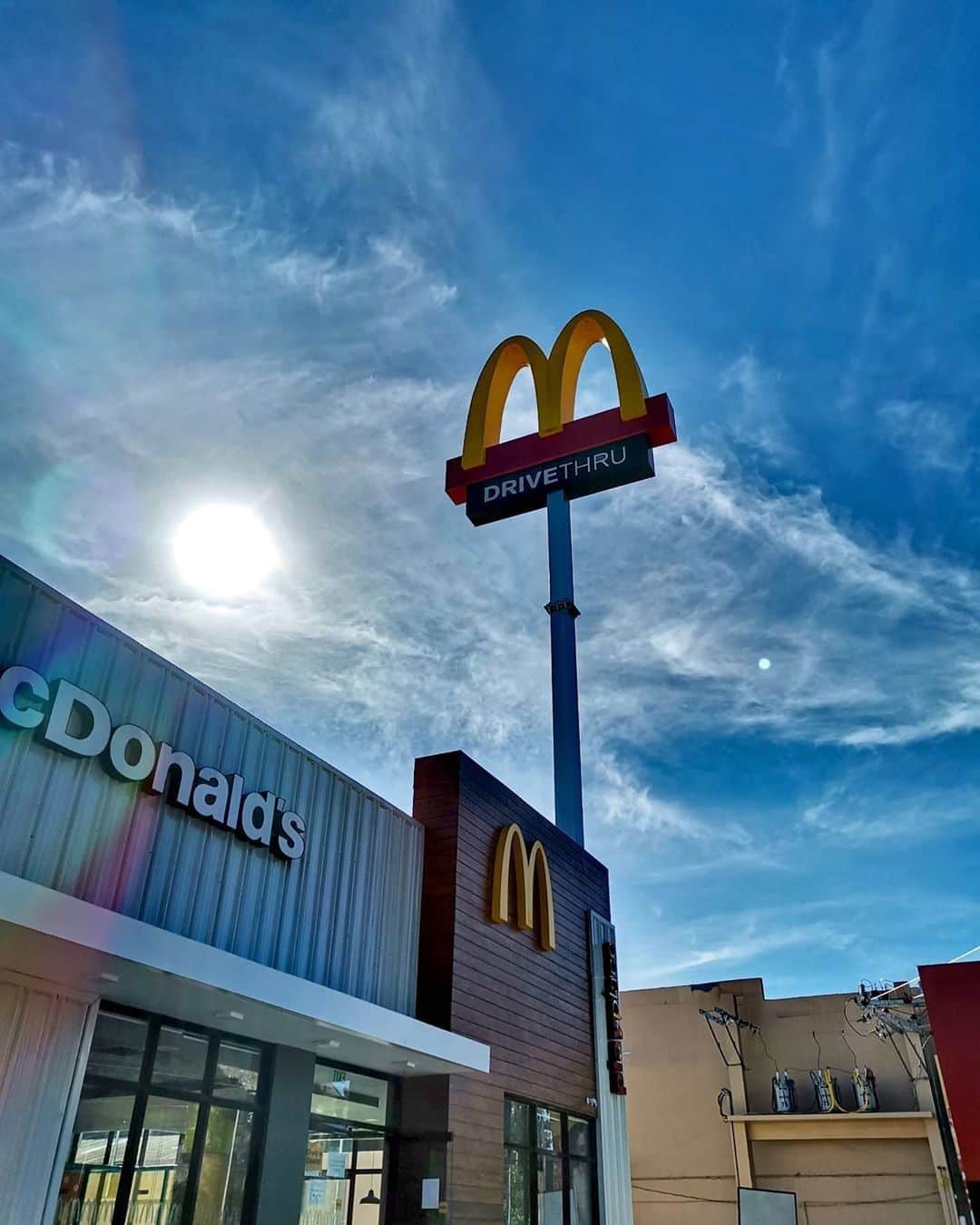 McDonald's Philippinesのインスタグラム：「@jaypeejazmin took advantage of the blue skies to visit his favorite McDonald’s store. Let’s keep each other safe by following safety guidelines.  What’s your go-to branch? Comment below! 😃」
