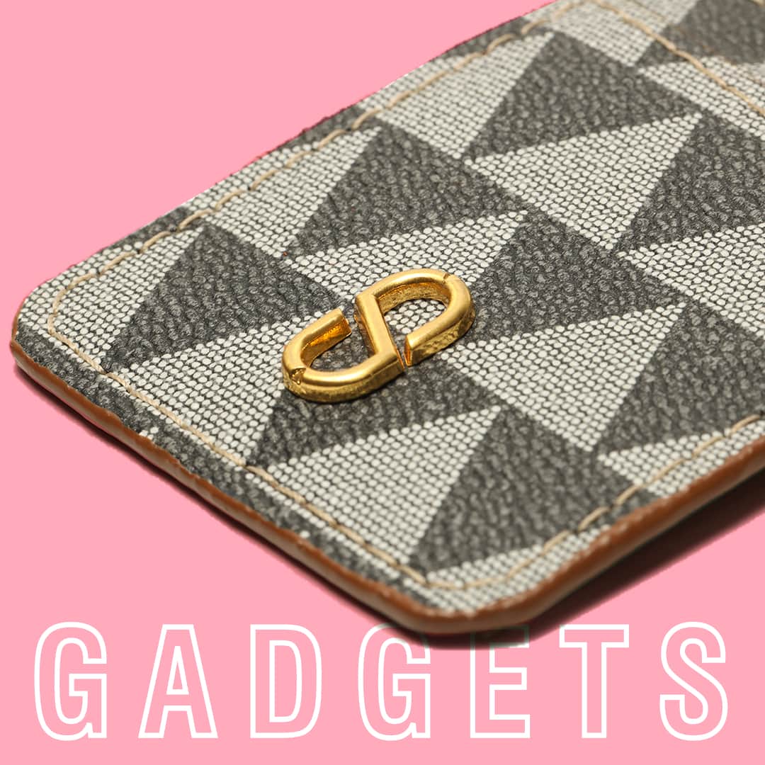 Schutzのインスタグラム：「SCHUTZ GADGETS - CARD CASE STICKTER ❤️ #schutzgadgets #liveinschutz」