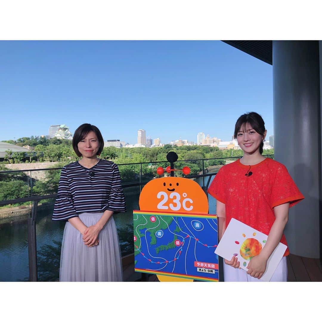 中村秀香のインスタグラム：「今朝は #すまたん お天気担当しました！ .  今朝は快晴で、心も晴れやか♪ 梅雨の中休みですね！ 今日の日差しを有効に活用しましょう😊 .  そして最近は蚊が多くなってきてますね🦟ご注意下さい💦 .  #丸田絵理子 さん #中村秀香」