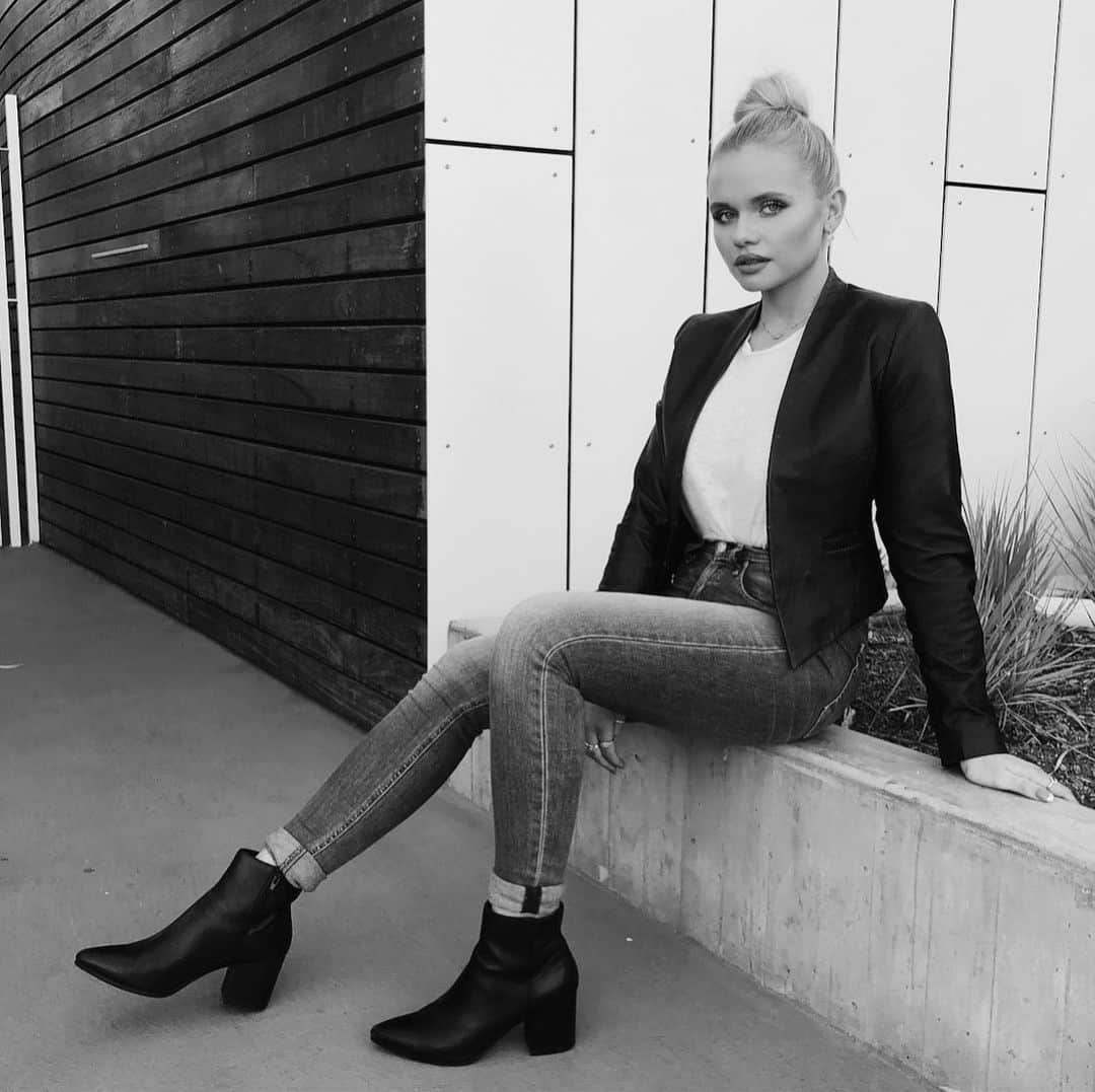 アリ・シンプソンさんのインスタグラム写真 - (アリ・シンプソンInstagram)「| hi 🖤 x」6月23日 9時54分 ...