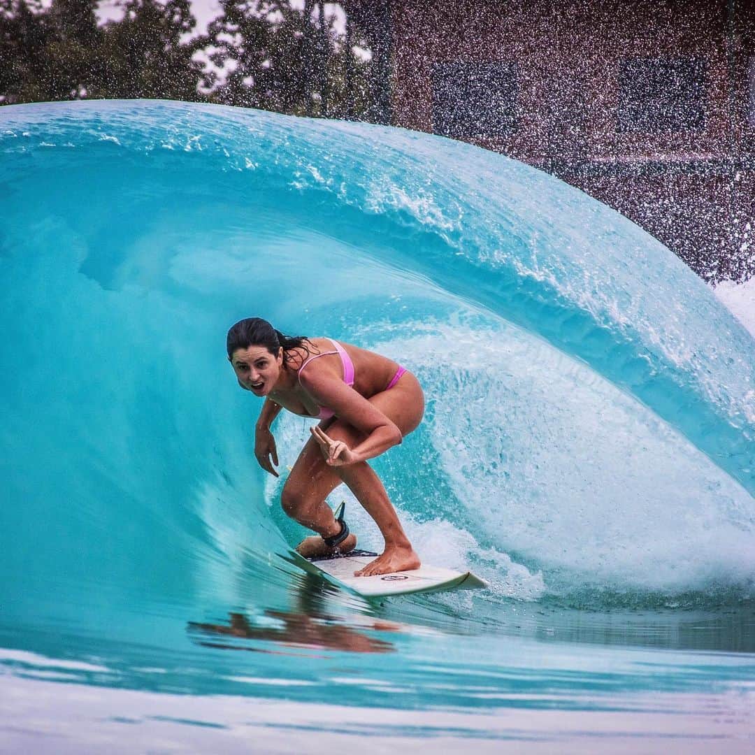 アナスタシア・アシュリーのインスタグラム：「First wave in Texas ever!! @bsrsurfresort shot by @otisstevenss」