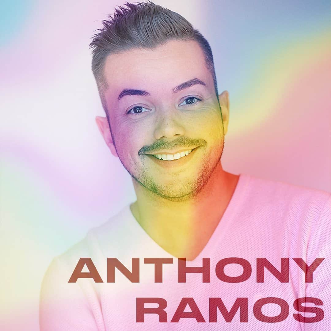 アンソニー・ラモスのインスタグラム：「Talking about two of my favorite things - fashion & music for a special #Pride chat with @universalmusicgroup @solomonraymusic @vincint  Tomorrow at 11:30am PT. You can register to watch at the link in my bio 🌈🎹👡」