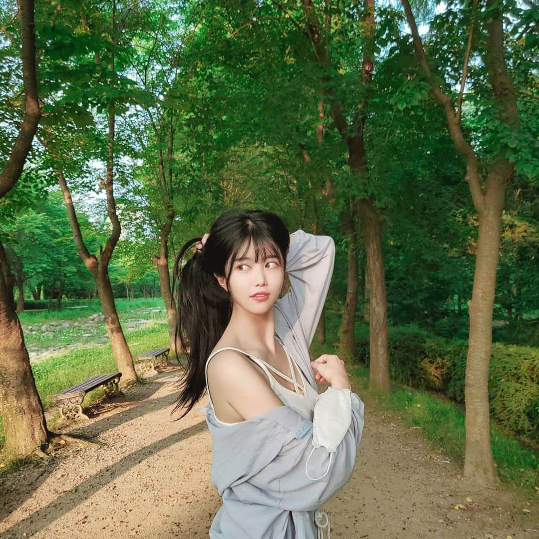 ハユンさんのインスタグラム写真 - (ハユンInstagram)「여름냄새🌳」6月23日 10時30分 - leehwasi