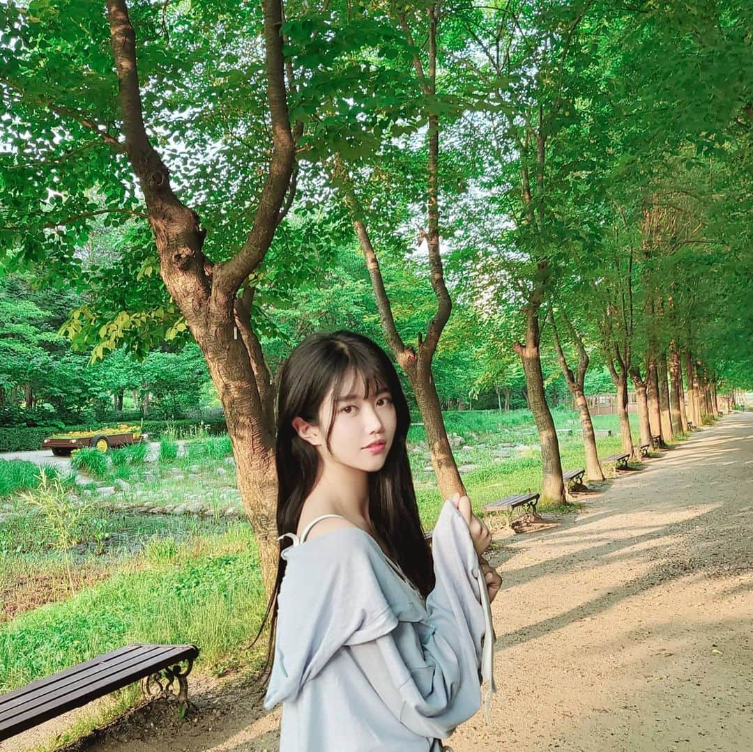 ハユンさんのインスタグラム写真 - (ハユンInstagram)「여름냄새🌳」6月23日 10時30分 - leehwasi