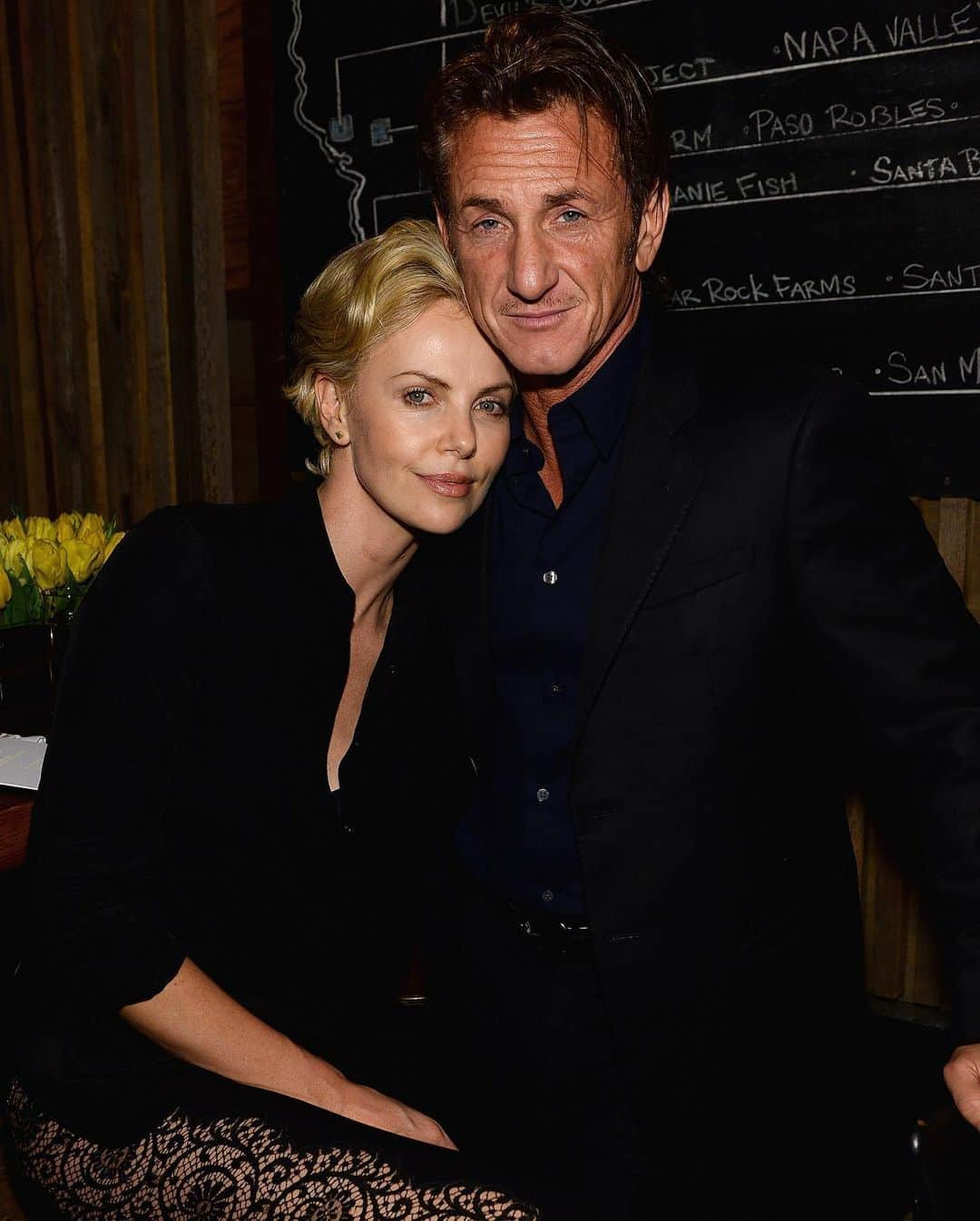 Just Jaredさんのインスタグラム写真 - (Just JaredInstagram)「Charlize Theron denies that she was ever engaged to Sean Penn and is now clarifying details about their relationship. Tap this photo at the LINK IN BIO for the new interview. #CharlizeTheron #SeanPenn Photo: Getty」6月23日 11時35分 - justjared