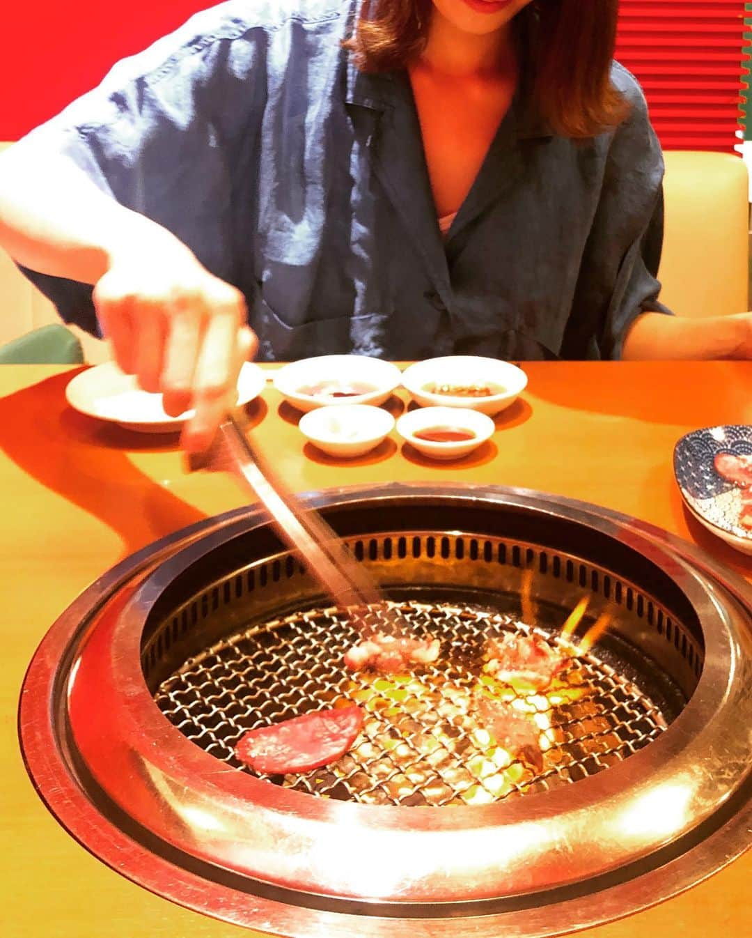 川戸沙羅さんのインスタグラム写真 - (川戸沙羅Instagram)「鶏肉、卵、牛モモ肉、時々白身魚と納豆、オートミール 、白米、玄米、サツマイモ 、ライスケーキをグルグルする平日💁🏼‍♀️ ライスケーキにiharbで買ったゼロカロリーメープルシロップかけて食べるとすっごく美味しい新しい発見😋💕 そして、最近週末は焼肉が定番化🐄✨ 行ってみたかったお店🥰すっごく良かった❤️ #ボディメイク  #筋トレ #フィットネス #フィットネスビキニ  #トレーニング #ダイエット #ヒップアップ #美尻 #オンラインレッスン #ダイエットメニュー  #bodymake #diet #workout #fitness」6月23日 12時09分 - sara_shirasawa