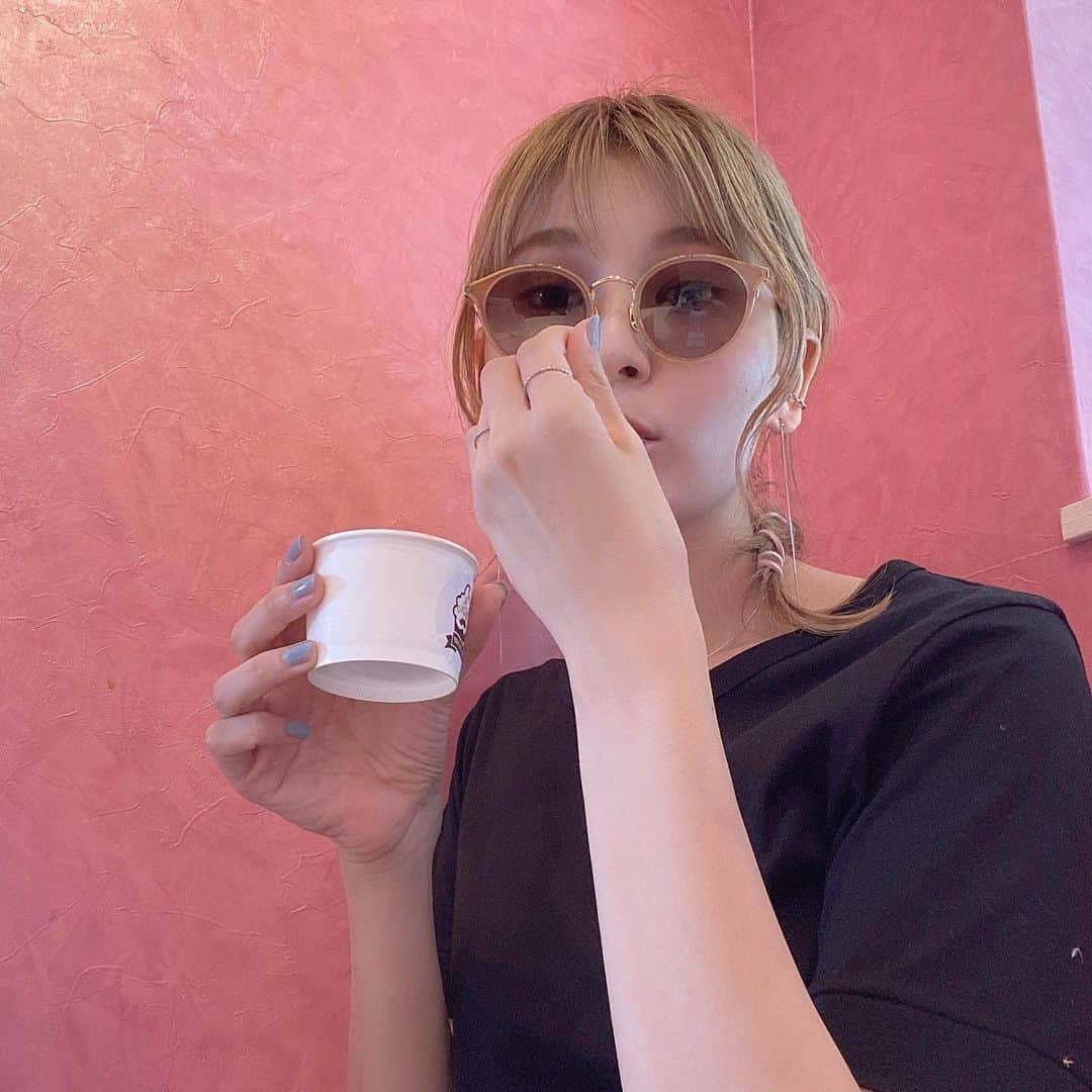 松田 美奈子のインスタグラム：「🍨🍦🕶 とにかく夏は楽ちんワンピースが大好きです👗」