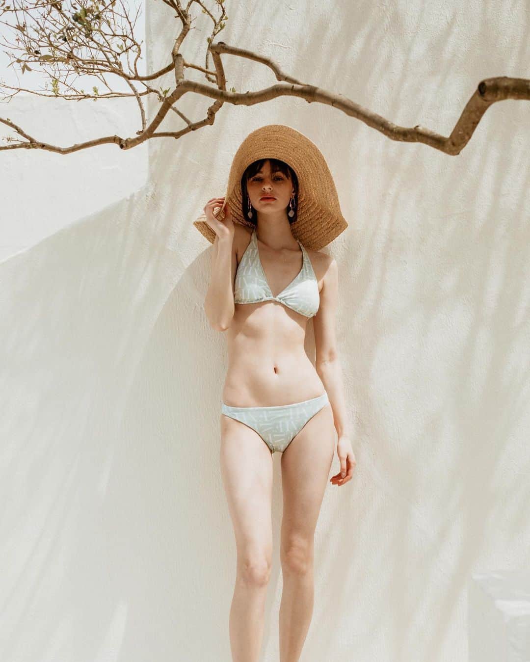 eimy istoireさんのインスタグラム写真 - (eimy istoireInstagram)「.﻿ 【New Arrival】﻿ ﻿ ✔︎Gianna TOP & BOTTOM set﻿ Special Price ¥11,111✨﻿ ﻿ 6/23(火)12:00〜ONLINE STOREにて発売!!﻿ ONLINE STOREはTOP(@eimyistoire_official )のURLよりご覧ください。 ﻿ ﻿ #eimyistoire #eimy_ootd #eimy #spring #2020ss #fashion #coordinate #outfit #エイミー #エイミーイストワール #水着  #スイムウェア #ビキニ #eimyswimwear」6月23日 22時02分 - eimyistoire_official