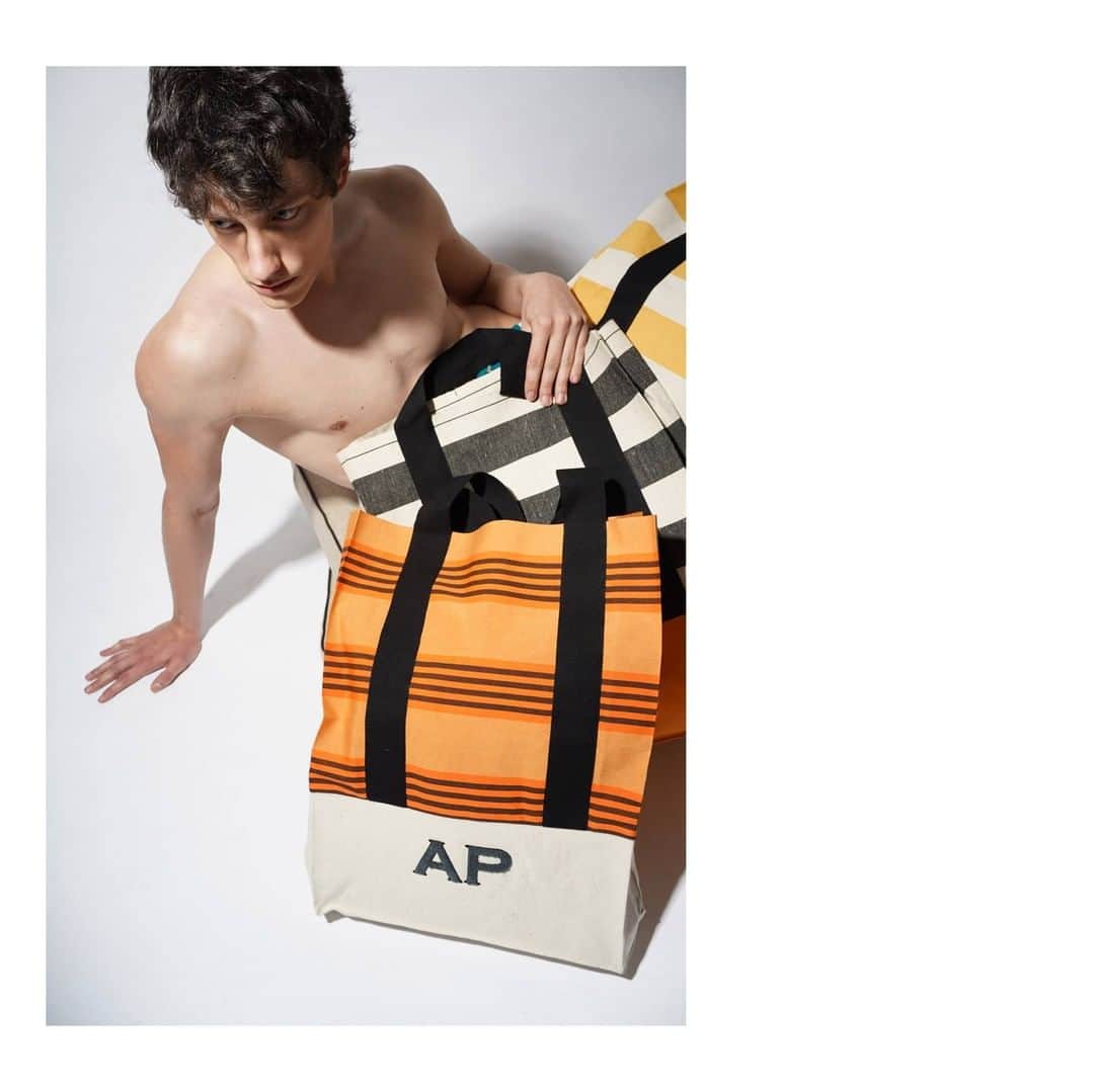 のインスタグラム：「THE NEW ANDREA POMPILIO SS:20 COLLECTION SPECIAL PROJECT IS OUT NOW!! 💥THE COT SUMMER BEACH BAGS💥 . . MADE OF STRIPED CANVAS FABRIC RECYCLED ♻️ FROM ITALIAN BEACH CHAIRS FABRICS⛱ . . WE REALLY CARE ABOUT OUR PLANET ❤️🌎 . . #ANDREAPOMPILIO #LoveMeForeverOrNever #SS20 #specialproject #recycle #Menswear #Madeinitaly #Milano」