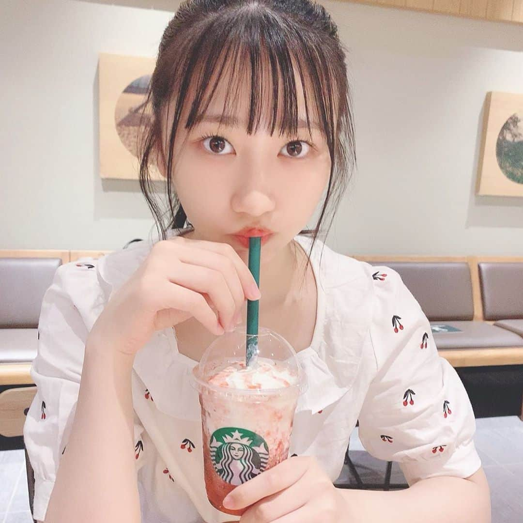 伊藤優絵瑠さんのインスタグラム写真 - (伊藤優絵瑠Instagram)「甘いもの大好きだなぁ🥤🍓 ・ ・ ・ #スタバ #スターバックス #スタバ新作」6月23日 22時03分 - yueruito_1024