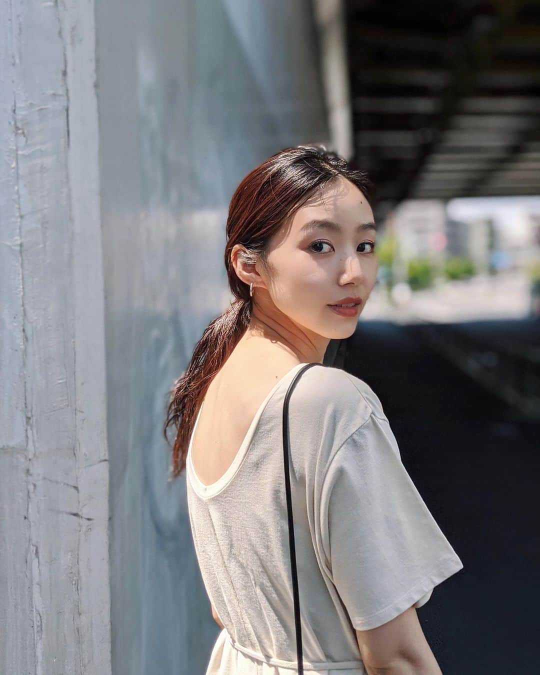Shiho Sasakiのインスタグラム：「今日も1日お疲れ様でした🙏 梅雨はどこへ行った？ってくらい晴れてた今日☀️ それにしても @googlepixel のポートレートモードって本当に綺麗な画質だなぁ💎 小さいホクロまでもしっかり写る😂 #MOUSSY#tuesday」