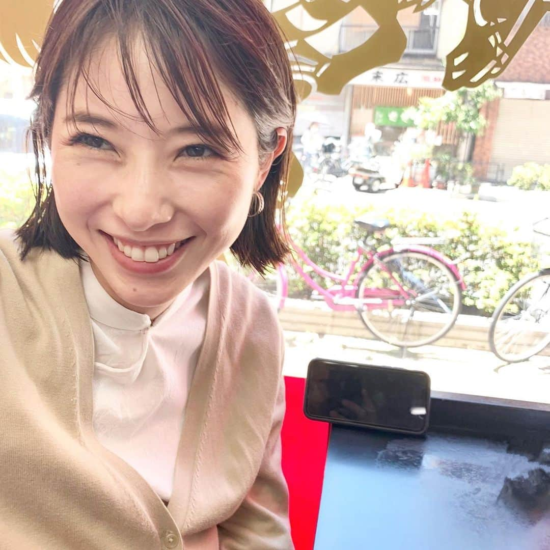 松本ゆいさんのインスタグラム写真 - (松本ゆいInstagram)「白い服に汁を飛ばさないように カーディガン羽織ったらダサい😂笑 #今日のまつゆい」6月23日 22時18分 - yui_m106