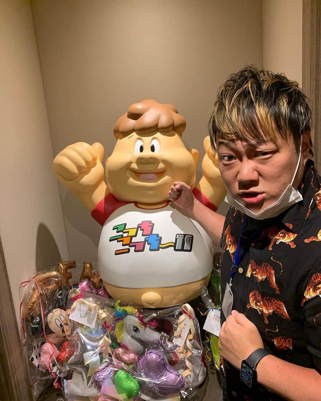池田真一のインスタグラム：「先日 ちからこぶの宮北 生ファラオの石川  来てくれました！ お祝いもありがとう！ 宮北、お祝いの時は宮地でいってるんやら！ ありがとうな😄」