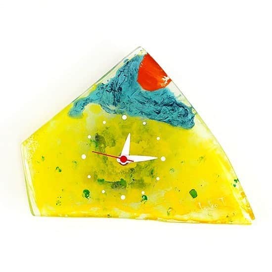comb de shioさんのインスタグラム写真 - (comb de shioInstagram)「時計から、アートのある生活、はじめませんか？  glass art clock by Isako TODA﻿ ﻿ #アートのある暮らし ﻿ ------------------------﻿ 【作品リスト】﻿ ﻿ ■ガラスアート時計・「Yellow mountain」 C_180812  オンラインショップ掲載中です。﻿ 画像のタグ🏷からリンクしてます﻿ ﻿ ﻿ #combdeshio﻿ #コムデシオガラス ﻿ #コムデシオ ﻿ #ガラス作家杜多一菜子﻿ #三重県  #三重県津市  #インテリア好きな人と繋がりたい﻿ #インテリアデザイン﻿ #おしゃれインテリア #インテリアアート #壁掛けインテリア #おしゃれな部屋  #抽象画アート #寝室インテリア  #壁掛け時計 #ガラス時計 #新築祝いのプレゼント #結婚祝いのプレゼント  #おうち時間を楽しむアイテム ﻿#インテリア時計  #artist  #interiorart #interiorartwork #artclock #glassclock #japanesecraft #clock」6月23日 22時28分 - comb_de_shio