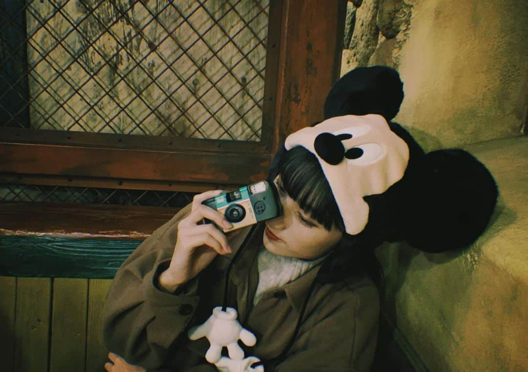 梶川愛美さんのインスタグラム写真 - (梶川愛美Instagram)「December of the third year of middle school. ・ ・ ・  #disney #disneysea #mickeymouse  #filmcamera #filmcameraclub #film  #câmera #cameralove #photo_jpn  #favoriteplace 🐭📸」6月23日 22時37分 - kajikawa_manami