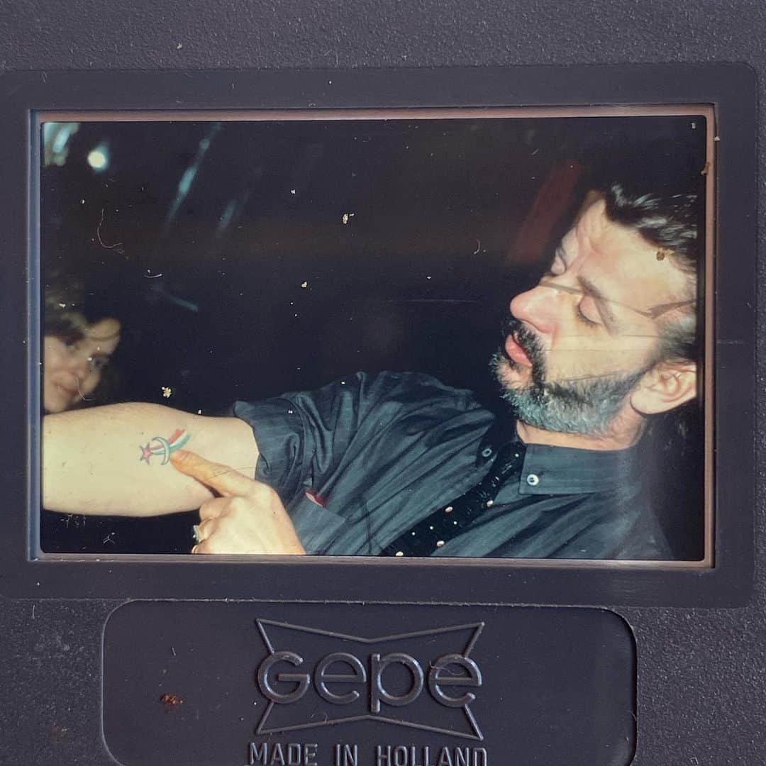 アムステルダム・タトゥー・ミュージアムのインスタグラム：「Ringo star showing his tattoo」