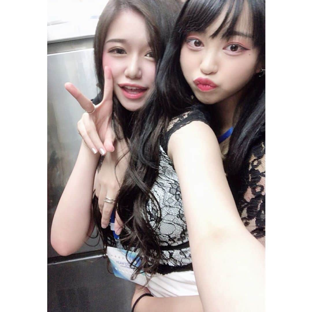 NANAのインスタグラム：「酔っ払いデス🥴  #八重歯　#デメリット　#口の形　#へにょへにょ」