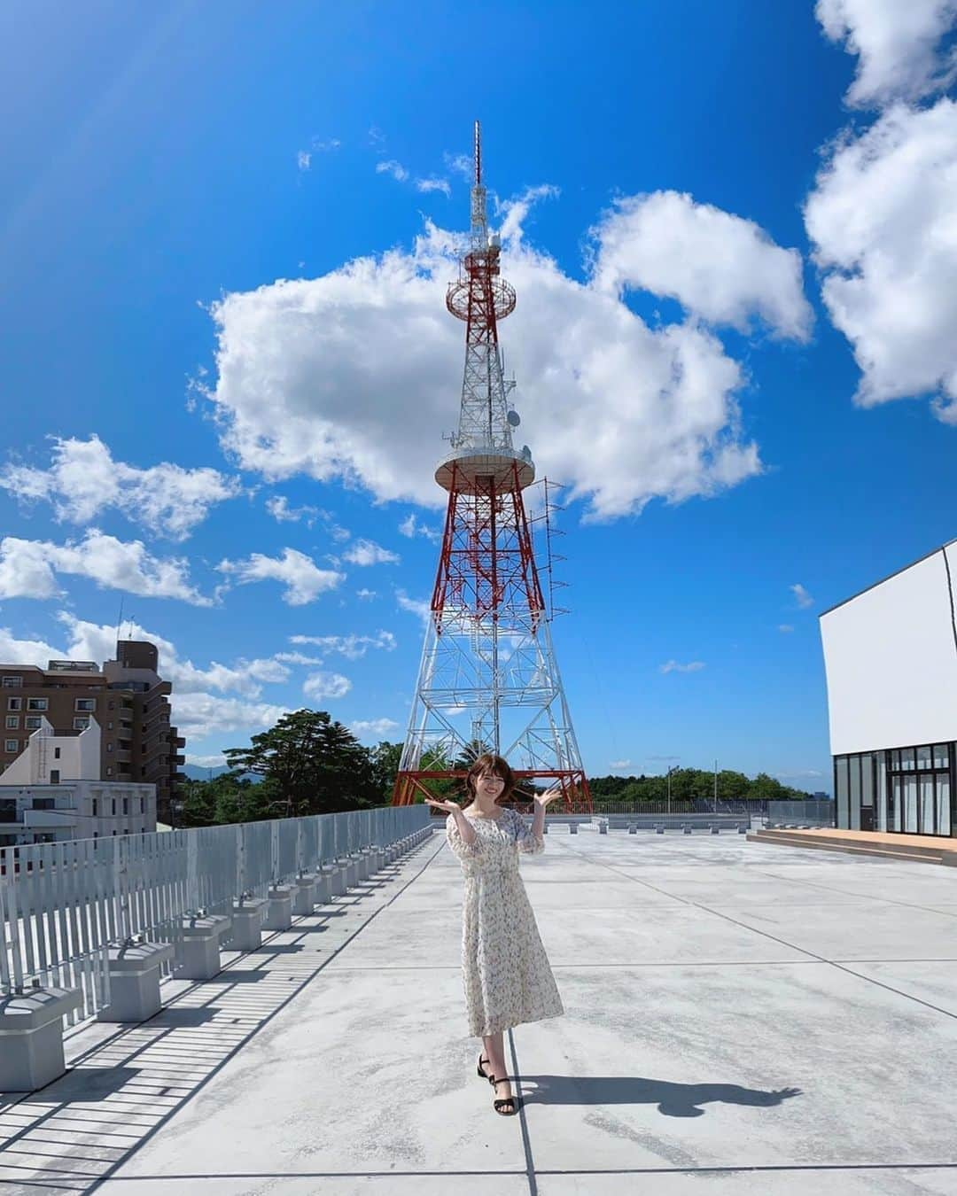 佐藤朱さんのインスタグラム写真 - (佐藤朱Instagram)「TBC 東北放送の鉄塔〜〜🗼✨ 新社屋のテラスからとても綺麗に見えました！ #いいお天気  #サタデーウォッチン」6月23日 22時35分 - akari_miyagi