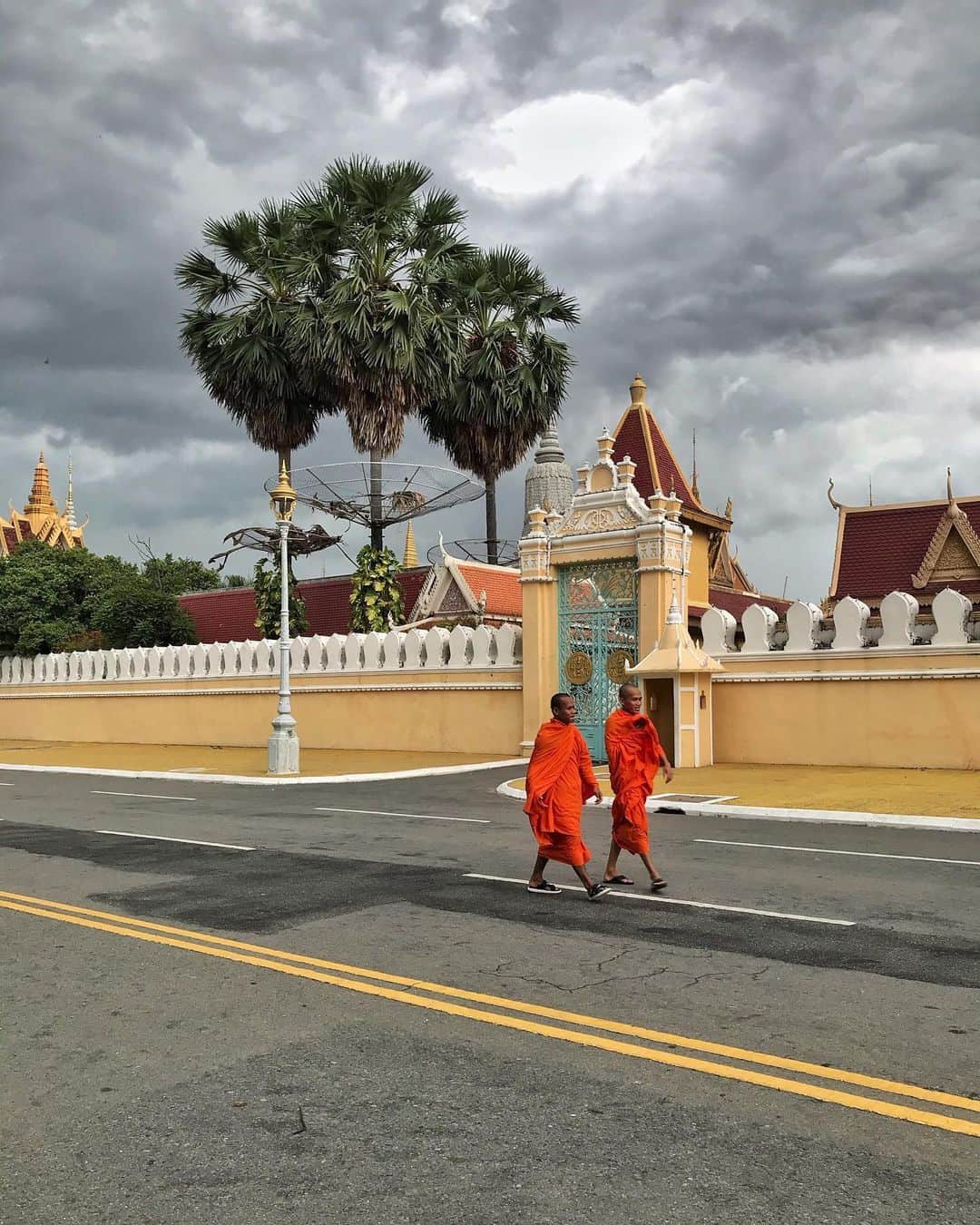 Shunsuke Miyatakeのインスタグラム：「Classic Penh at rainy season」