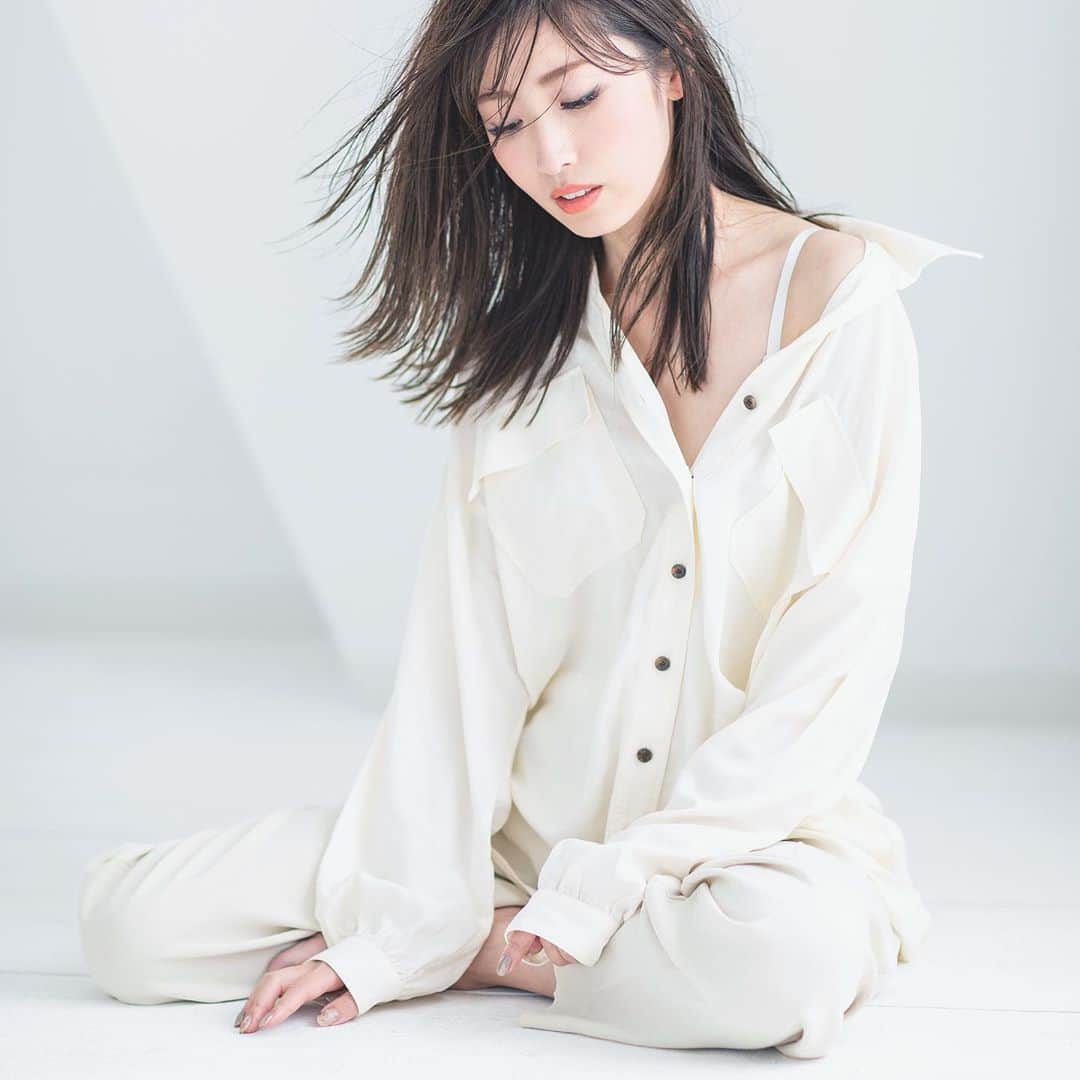 のインスタグラム：「. 📷 THE WORKS model:ayana hairmake:miyagaki.y photograph&artwork:rt8 .  #best_photogram #bestphotogram_portraits #beautiful #model #fashion #japan_photo_now #portrait_perfection #IGersJP #サロモ #関西モデル #ヘアメイク #撮影依頼募集中 #モデル #撮影 #ポートレート #カメラ #写真撮ってる人と繋がりたい #写真好きな人と繋がりたい #モデル募集 #ポートレート部 #東京カメラ部 #ポートレート女子 #被写体 #ポトレ #京都 #ファインダー越しの私の世界 #作品撮り #関西写真部 #モデルさんと繋がりたい #ポートレートしま専科」