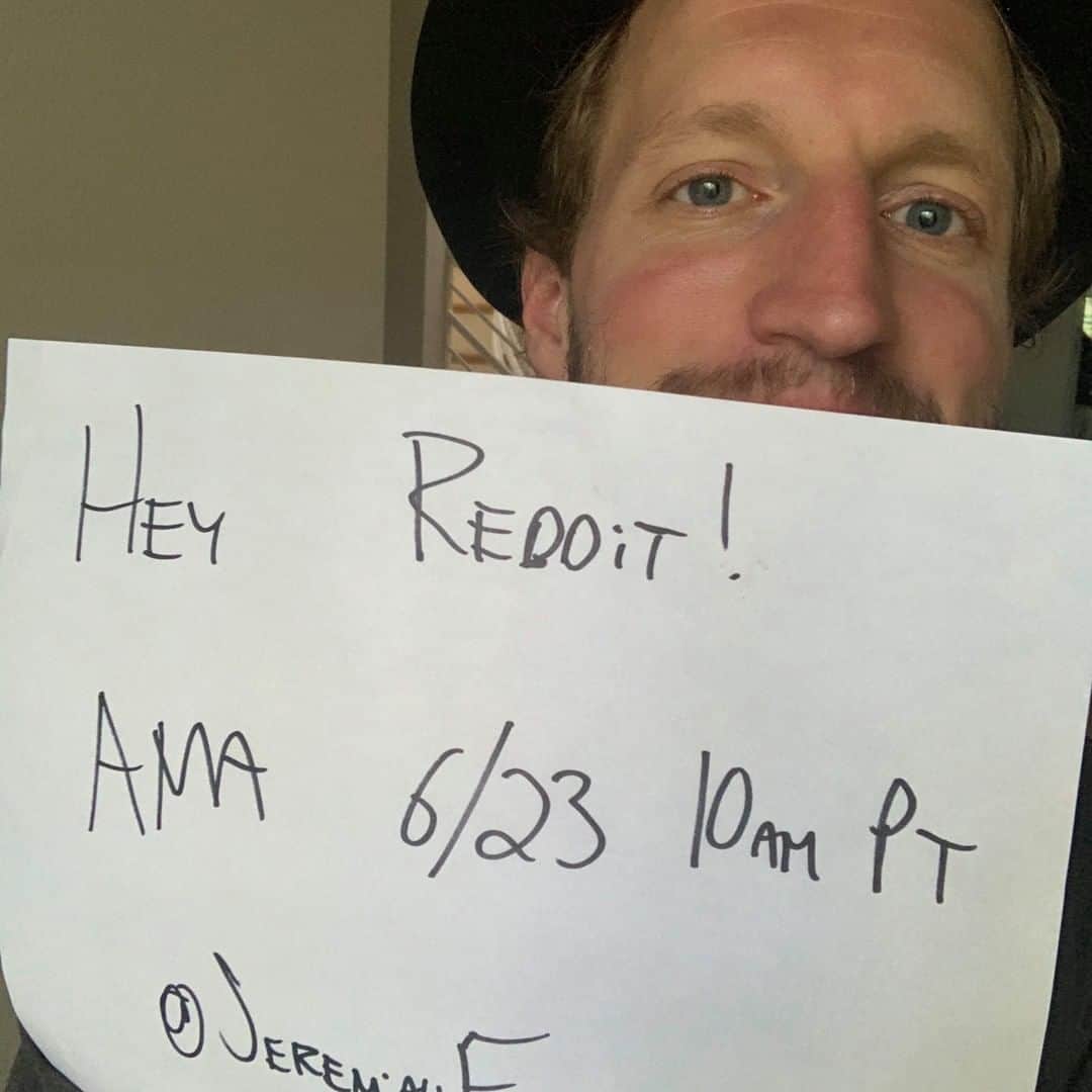The Lumineersさんのインスタグラム写真 - (The LumineersInstagram)「Hey guys ! Join me (@jeremiahfraites) on @reddit right now. I’m going to be answering questions about my upcoming event, #Gaming2GiveBack, my new song “Player Unknown” that debuts tomorrow, and anything else you wanna know. Ask me anything via link in our story!」6月23日 22時52分 - thelumineers