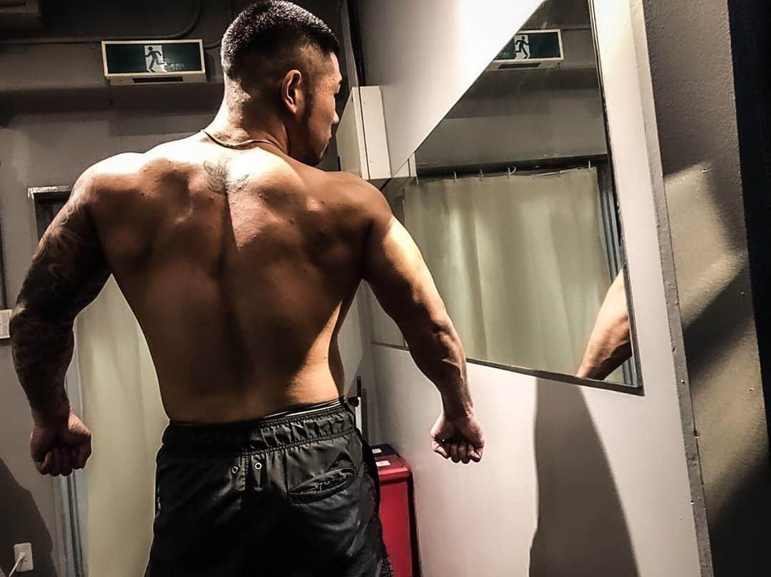 中村寛のインスタグラム：「7月楽しみにしてくれてるみんな久しぶり。 . . 順調に体は仕上がってきてます🔥 俺が楽しむ姿後ちょっとお楽しみに😌 . リングに戻るって約束。 1年かかったけど約束通り戻ります。 .」