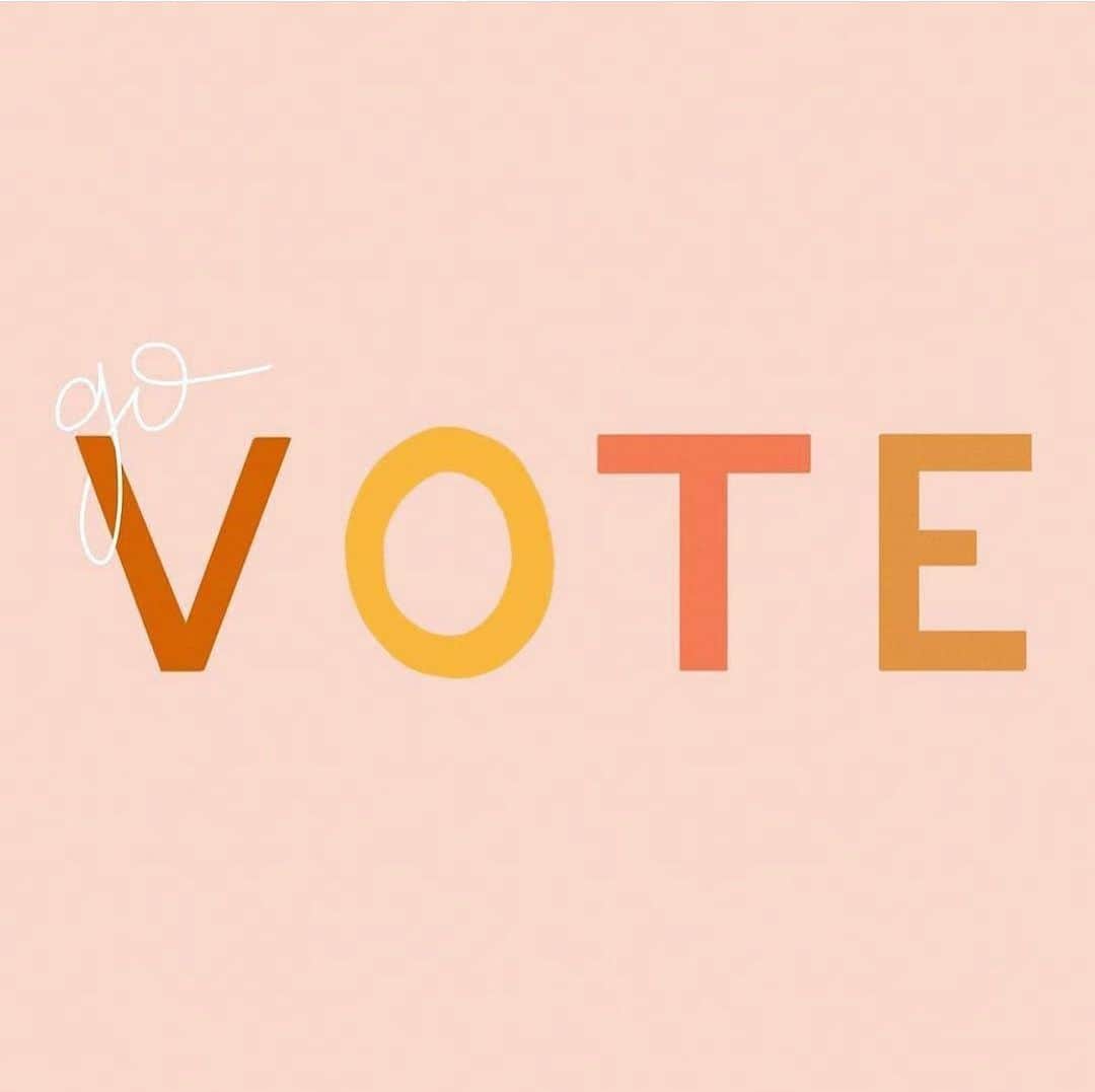 レイラニ・ビショップのインスタグラム：「Today is the New York primary…!! Primaries are super important to vote in! Go vote! Support the demonstrators by voting for candidates that are standing up for our rights as citizens!! 💙 💙💙💙💙💙💙💙💙💙💙💙💙 are by @tyler_elise」