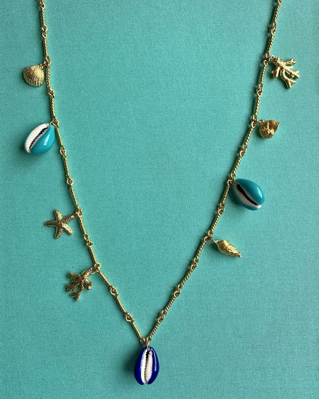 オーレリービダマンのインスタグラム：「Sea charms around the neck 🐚 #cassis #SS20 #aureliebidermann」