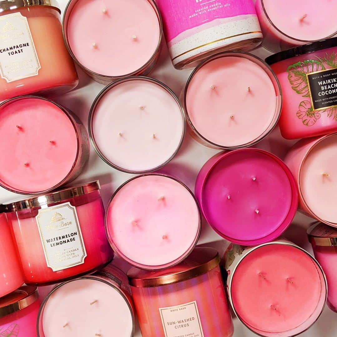 Bath & Body Worksさんのインスタグラム写真 - (Bath & Body WorksInstagram)「💞 🎀 💗 We’re pretty in pink for #NationalPinkDay! 💞 🎀 💗Drop your favorite pink emoji in the comments if you are too! 💕」6月23日 23時00分 - bathandbodyworks