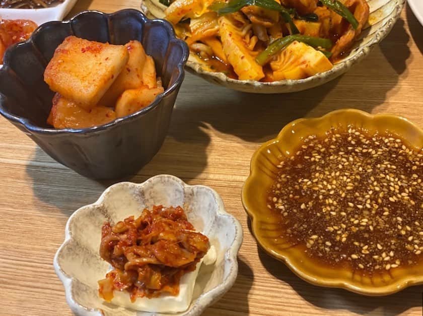 クロさんのインスタグラム写真 - (クロInstagram)「いつかの韓国Party🇰🇷🌶🌶﻿ ﻿ 大好きな @rasho_yoshikawaminami ﻿ さんのキムチやら、モツやらに合わせて、チヂミや純豆腐も手作りして、韓国料理Party👩🏽‍🍳✨﻿ ﻿ 海鮮チヂミが思ったよりも簡単！！﻿ 大好きなもつ焼きは野菜と炒めるだけで、白米ペロリ飯に！！！﻿ ﻿ 詳しくはブログに書きました〜✍🏽﻿ ﻿ #gomeparty #韓国料理Party #羅笙 #今日の晩御飯 #小松菜レシピ #山本ゆり #つくりおき食堂まりえ #まりえご飯 #お家ごはん #dinner #簡単レシピ #レシピ #電子レンジご飯 #時短レシピ#yummy #delistagrammer #homecooking #tokyo #japanesefood #instafood #foodstagram #クロリサ的自炊 #おうちご飯 #クッキングラム #晩ごはん #instagood #instalike #tokyo #可愛い #大好き #お家ご飯」6月23日 23時08分 - kuro_risa