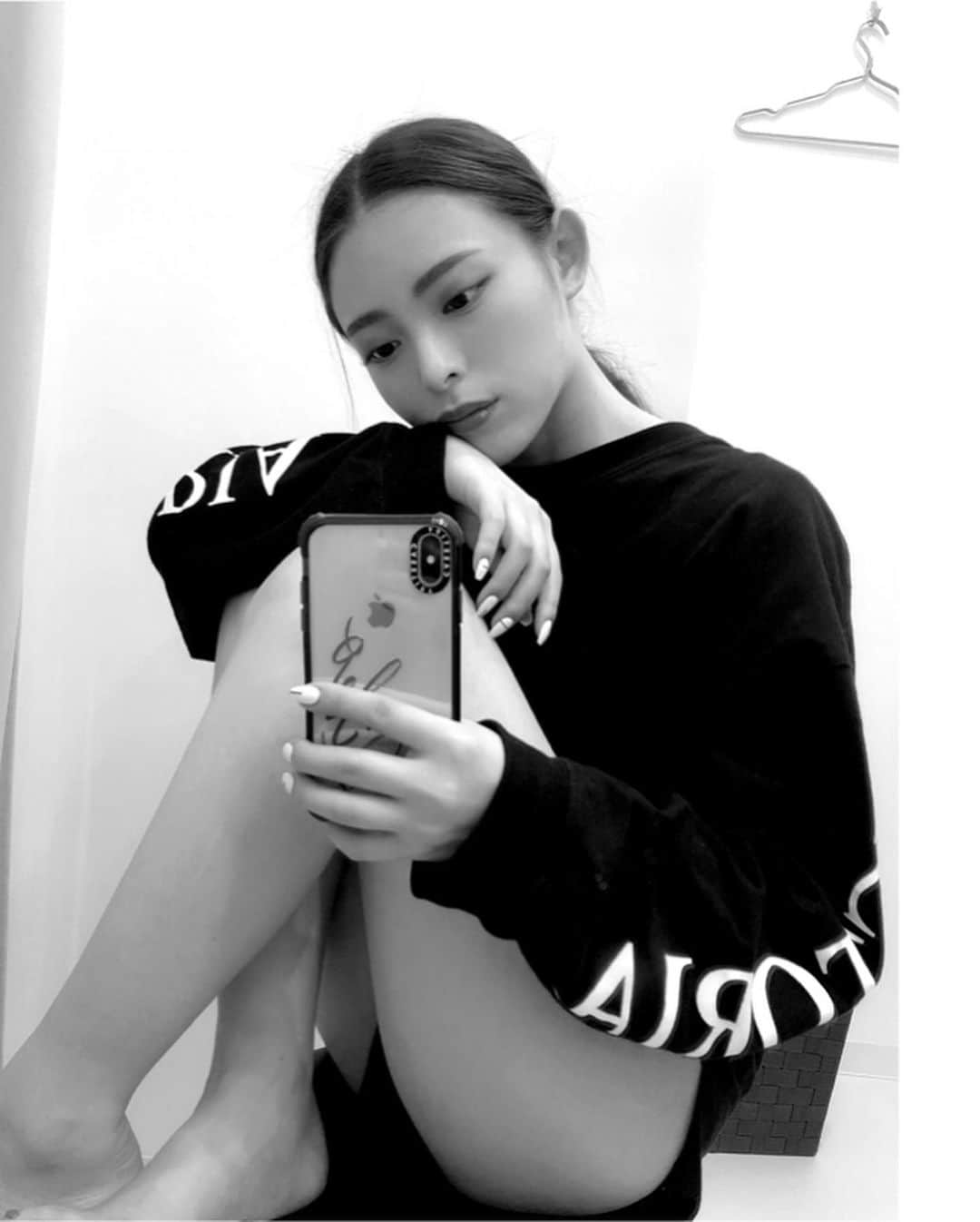 飯田りほさんのインスタグラム写真 - (飯田りほInstagram)「私が通ってる @victoria_selfeste 💁‍♀️ . VICTORIASELFESTEはBODY&FACE&NAIL全てが揃うトータルビューティスタジオ✨ そして体験無料もできるの！！！ ｢飯田りほのインスタを見ました｣でお水やVICTORIA オリジナル酵素をプレゼントしてくれます♥ ↓↓↓ ☆1台数百万円以上の業務用エステマシンが使い放題. ☆超音波、高周波、セルライト吸引、リフトアップマシン、サーマルフラクショナルなど沢山ある. ☆ジムのように毎日でも通える🔥通いたい放題！しかも、業界最安値の月額5800円〜. . . . #Victoriaselfeste #victoria #ヴィクトリアセルフエステ #定額制セルフエステ #セルフエステ#エステ #エステ通い放題 #ダイエット #ダイエット女子必見 #簡単に痩せる」6月23日 23時19分 - rrri_ho