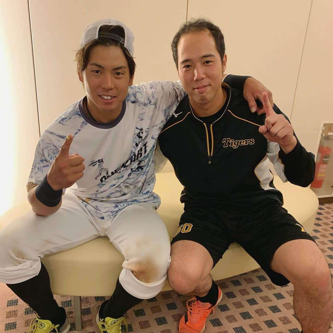 梅野隆太郎さんのインスタグラム写真 - (梅野隆太郎Instagram)「チームとしてヤギの一勝でようやく初勝利を掴むことができました！  まだまだ大変な時期が続くと思いますがテレビの前で応援お願いします📣  #阪神タイガース #梅野隆太郎 #青柳晃洋 #2020初勝利 #明日も勝つばい」6月23日 23時12分 - ryutaro_umeno_official