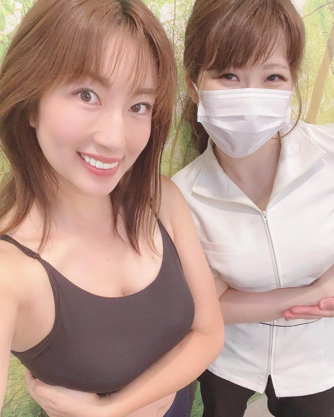 庄司ゆうこさんのインスタグラム写真 - (庄司ゆうこInstagram)「先日、 @sayaka_takahashi33 さんにバストケアして頂きました！💖 バストケアってどんなことされるのか、正直ドキドキでしたが、上半身ガッツリ力強めでオイルマッサージしてもらって、脇のリンパを流してもらったり、二の腕、首、肩などもしっかりほぐしてもらいました💕 びっくりするくらいスッキリしたぁ✨ バストも2カップあがり、FカップからHカップになりました🤣 なので、今までのブラジャーがきつくなり、新しいブラジャーを買いに行きました。笑 バストアップしたい方、めちゃくちゃオススメです❣️興味ある方はDMくださいね💕 #おっぱい番長 #朝井麗華プロデュースサロン#表参道#南青山#バストケアサロン #美乳#エステ#オイルマッサージ #呼吸ケア#肩凝り改善#巻き肩改善#fカップ#から#hカップ」6月23日 23時17分 - yuko.shoji