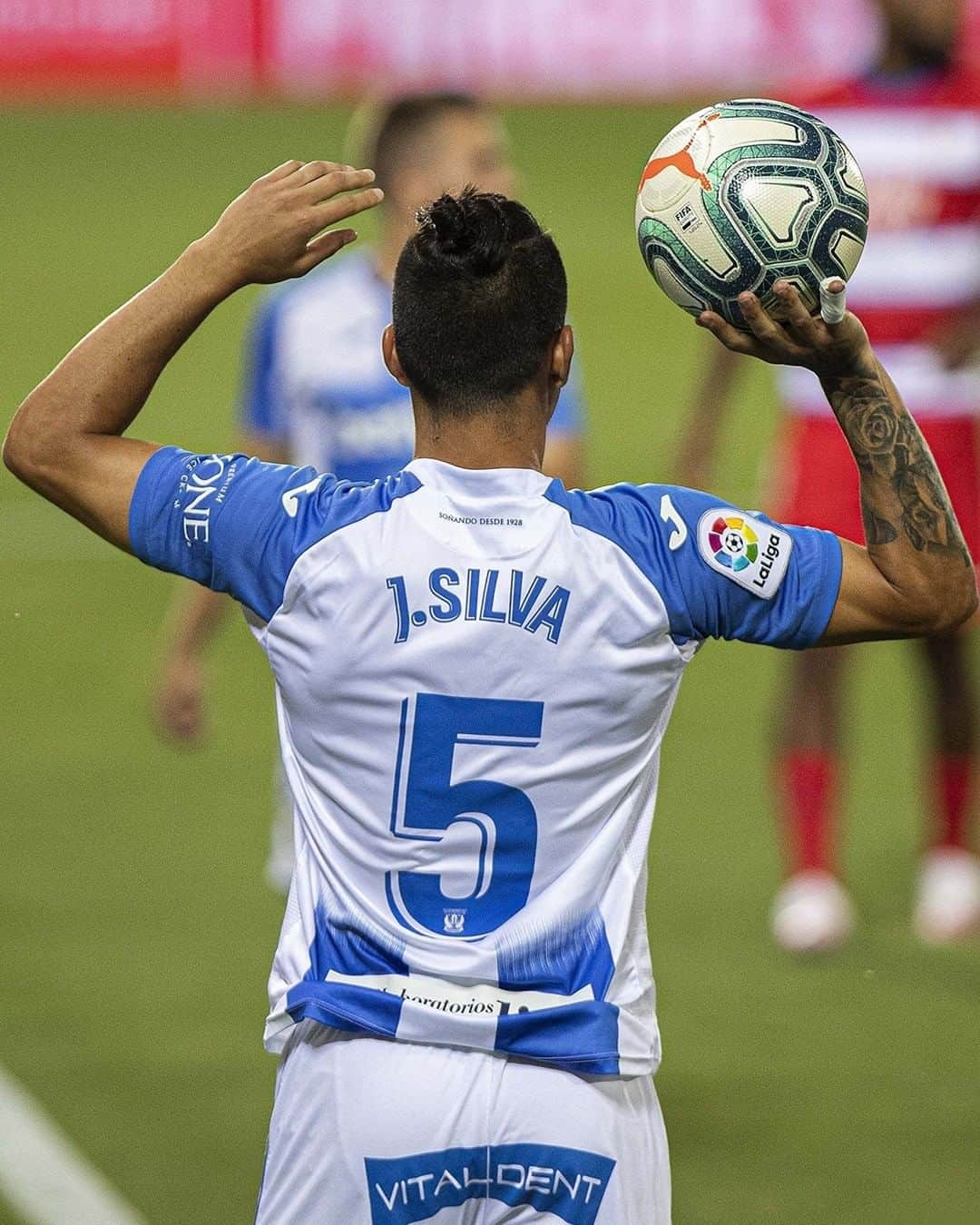 LFPさんのインスタグラム写真 - (LFPInstagram)「Never let go! ⚽ • ¡Nunca lo sueltes! ⚽ • #JonathanSilva #Leganés #LaLiga #LaLigaSantander #Football」6月23日 14時20分 - laliga