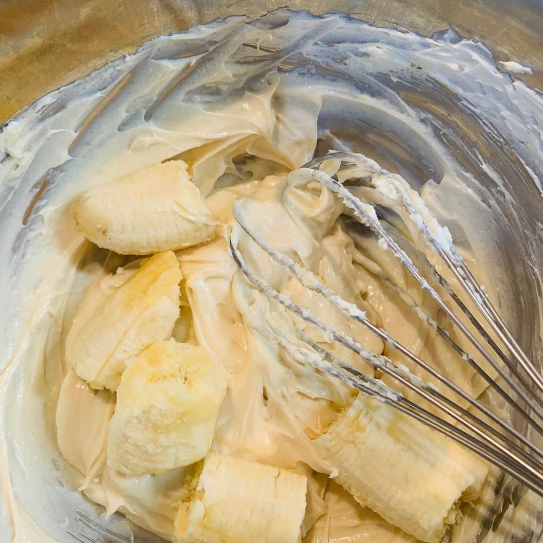 一条もんこさんのインスタグラム写真 - (一条もんこInstagram)「スパイス香るベイクドバナナチーズケーキ。  ヨーグルトとレモン、カルダモン、コリアンダー、ターメリックで夏らしく。冷やして食べます。 #チーズケーキ#スパイスケーキ#スパイスベイクドチーズケーキ#バナナ#スパイス#スパイス料理#お菓子#お菓子づくり#焼き菓子#カルダモン#コリアンダー#ターメリック#簡単おやつ#おやつ#バナナ買いすぎ#24時間バナナ生活#一条もんこ」6月23日 14時39分 - monko1215