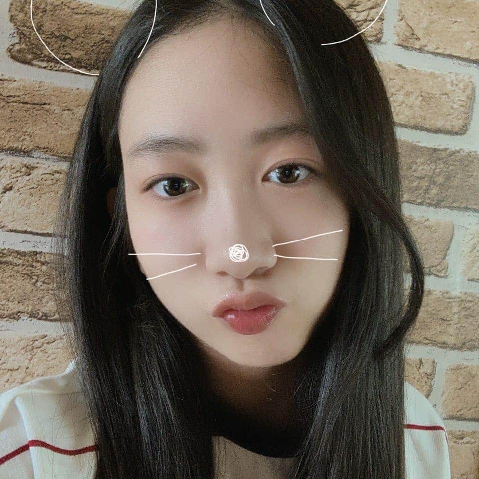 イ・チェミのインスタグラム：「생일기념 셀카폭탄🥳 축하해주셔서 감사합니다😁😘 #6월23일생 #중2병없는착한중2 #happybirthday to Chaemi 🎂❤」