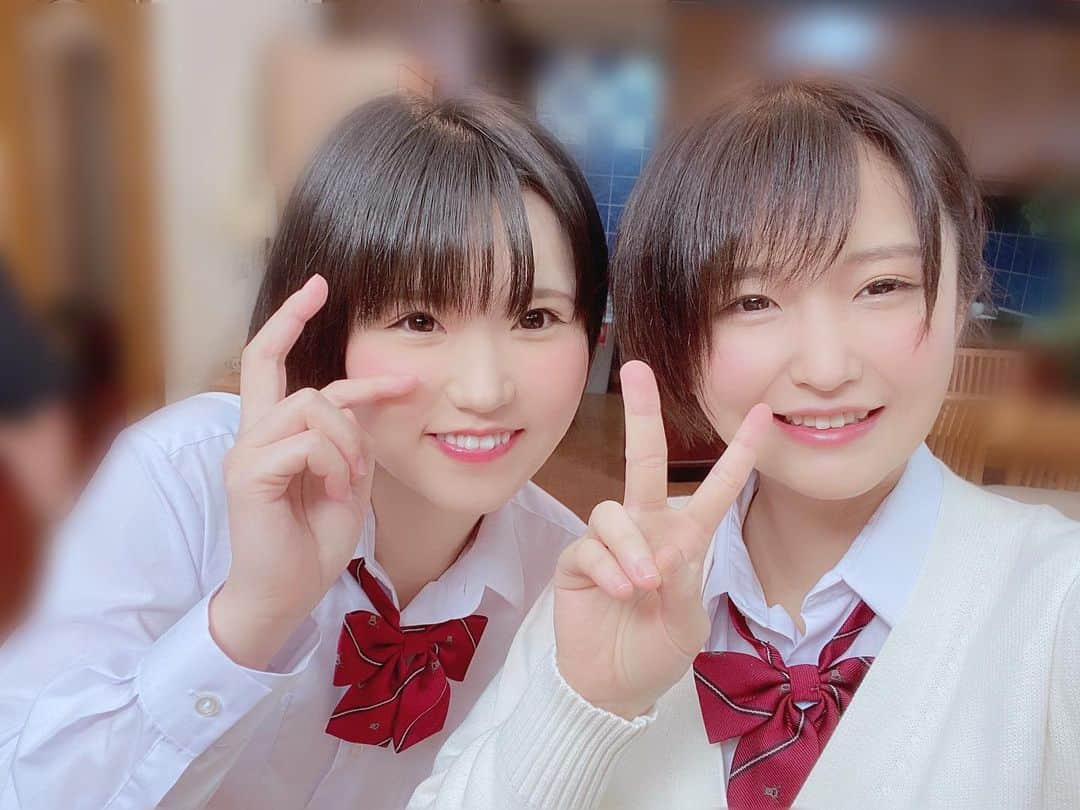 水沢つぐみのインスタグラム：「先日、念願のゆーりまんさんにお会いさせて頂きました💕 しぐさやお顔やすべてが可愛いすぎました☺️💕 写真一緒に撮って欲しいです！って言ったら、とろとろ！って言って頂いてキュンキュンしました😳 またお会いしたいなあ🥰  #バンビプロモーション #AV女優 #深田結梨 さん」