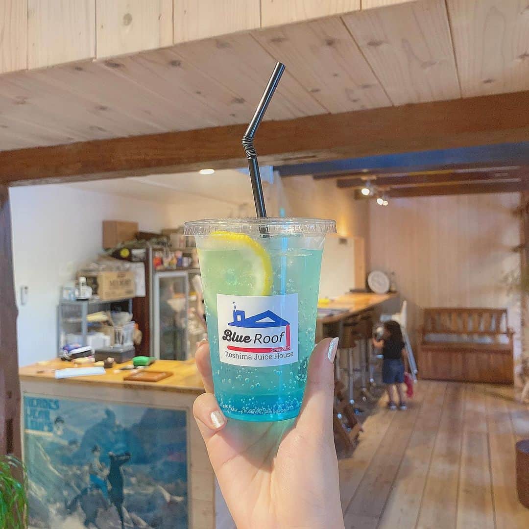 のインスタグラム：「・ もう梅雨はどこいったの☔ 真夏みたいな天気だね😂笑 なんちゃ初めてBlueroof🌿 ・ #わたななカフェ巡ってみた #糸島カフェ  #かふぇすたぐらむ #カフェ巡り #渡邊菜々#わたなな#🌻 #奥の子供ちゃん可愛かった#🥺」