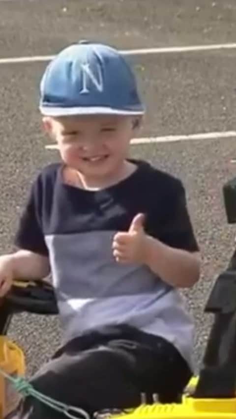 ケリー・スレーターのインスタグラム：「Nixon is suffering from a deadly cancer called Neuroblastoma. Please click link in stories to help his family get him to Nee York for treatments. Thanks!  https://gf.me/u/x3m922」