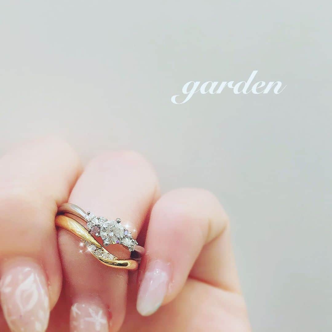 garden(ガーデン)本店さんのインスタグラム写真 - (garden(ガーデン)本店Instagram)「. . @garden_honten . @et.lu_ring . @mariage_ring  @amour_amulet_official . . . garden本店取り扱いの婚約指輪をご紹介✨ . . 王道の人気ラインから、 個性的なcuteなデザインまで 幅広いテイストを一気に見れるのは セレクトショップならでは😊💕 . . 是非、お好みを探しにいらしてくださいね🌟 . . . #garden本店#エンゲージリング#婚約指輪#プロポーズされた #プロポーズ#重ねづけ#重ねづけリング#プレ花嫁#京都花嫁#大阪花嫁#和歌山花嫁#奈良花嫁#京都花嫁#大阪結婚指輪#marry花嫁#marry花嫁さんと繋がりたい #全国のプレ花嫁さんと繋がりたい#結婚式準備#指輪探し#指輪探しのお手伝い#指輪選び#指輪探しデート#関西花嫁#2020冬婚#2020夏婚#2020秋婚#プロポーズ待ち#プロポーズリング . . .  只今garden本店ではコロナウイルス対策で、 🚗高速代キャッシュバックキャンペーン中🚗 ※要予約 . . ✔️電車に乗らなくても大丈夫！ ✔️店内は広くて換気◎ ✔️スタッフの手洗いうがい、アルコール消毒◎ ✔️ブース内の机や椅子のアルコール消毒◎ . . 安心してご来店いただけるよう、心掛けております👌🏻 お越しの際は念のためマスク着用をオススメします！ 営業時間は通常と変わらずAM11:00 - PM8:00🕑 . . ーーーーーーーーーーーーーーー *＊. garden岸和田本店 *＊。 @garden_honten . . 大阪府岸和田市荒木町2丁目18-18 (敷地内無料駐車場有り) 072-440-1778 . ［access］ 🚘阪神高速4号湾岸線 岸和田北ICより5分 阪和線 岸和田和泉ICより5分 🚃JR阪和線「久米田駅」より徒歩15分 南海本線「春木駅」より徒歩15分 .」6月23日 15時28分 - garden_honten