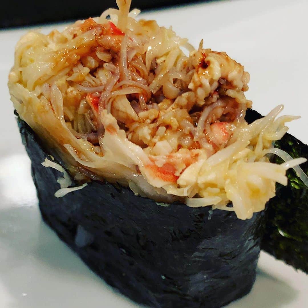田中ウルヴェ京さんのインスタグラム写真 - (田中ウルヴェ京Instagram)「マイワシ メジマグロ カニ。 たまりません。😍 これだから日本以外では住めません。 #すしすきすぎる」6月23日 15時36分 - miyako.tanaka.oulevey
