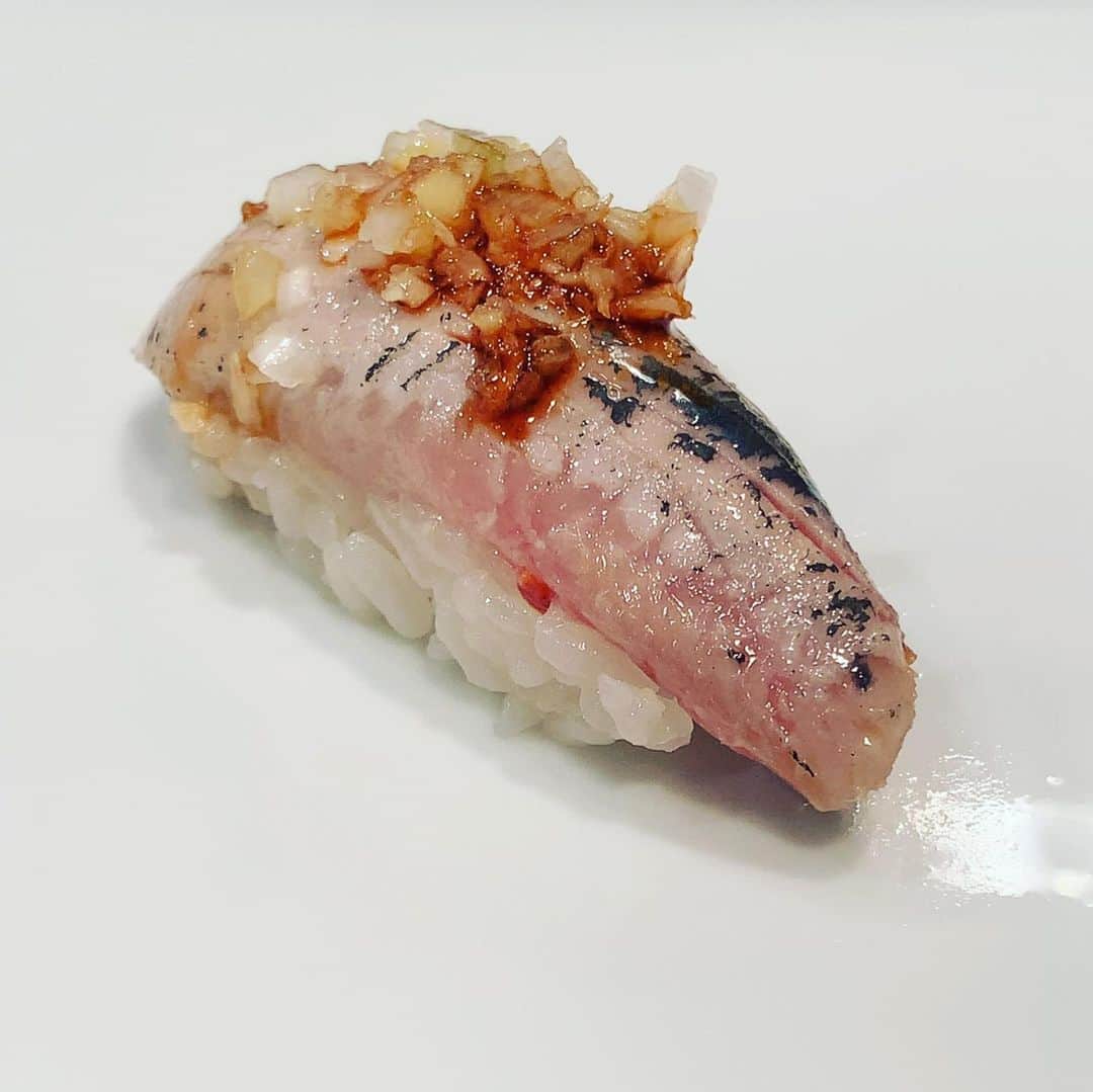田中ウルヴェ京さんのインスタグラム写真 - (田中ウルヴェ京Instagram)「マイワシ メジマグロ カニ。 たまりません。😍 これだから日本以外では住めません。 #すしすきすぎる」6月23日 15時36分 - miyako.tanaka.oulevey