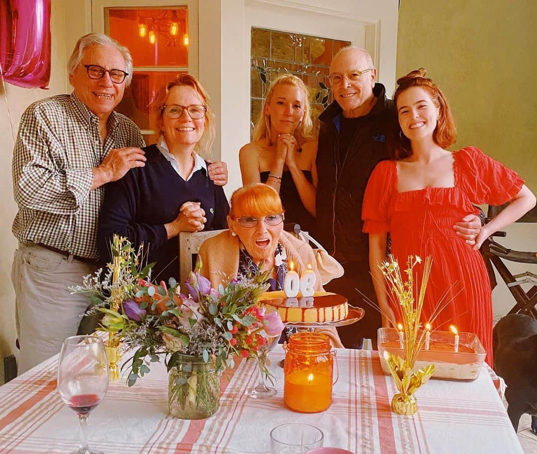 リー・トンプソンさんのインスタグラム写真 - (リー・トンプソンInstagram)「We had a wonderful birthday celebration for my mother in law Pam. She’s 90! And we are so blessed that she is as charming witty and glamorous as ever. We love you Pam and thanks for showing us how  grace perseverance and humor can keep you going strong.  #90 #blessingsonblessings」6月23日 15時39分 - lea_thompson