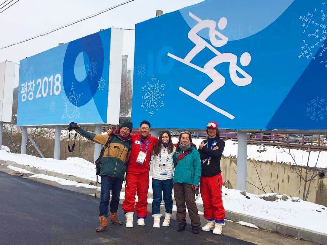 梅原玲奈のインスタグラム：「Happy #OlympicDay 💙🖤❤️💛💚 #オリンピックデー #スキークロス #teammates #japanskicross  #skicross #pyeongchang2018」